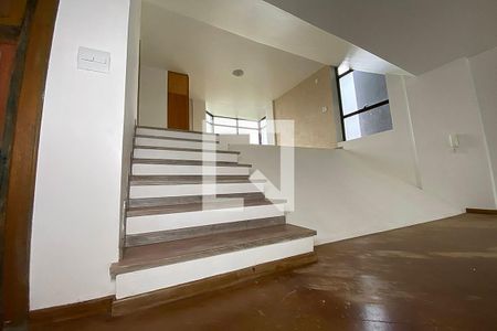 Apartamento à venda com 74m², 1 quarto e 1 vagaEscada