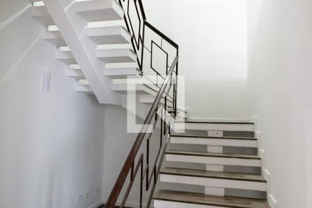 Casa à venda com 380m², 4 quartos e 4 vagasEscadas
