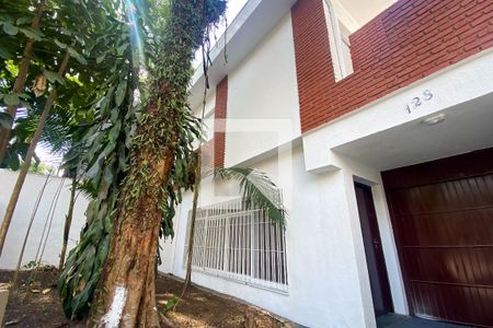Casa à venda com 380m², 4 quartos e 4 vagasFachada