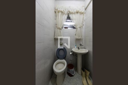 Casa à venda com 300m², 3 quartos e 6 vagasBanheiro de Serviço