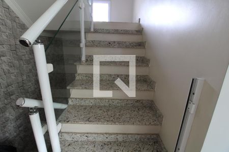 Escada de casa para alugar com 3 quartos, 170m² em Vila Marari, São Paulo