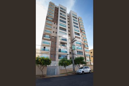 Apartamento para alugar com 77m², 2 quartos e 2 vagasFachada