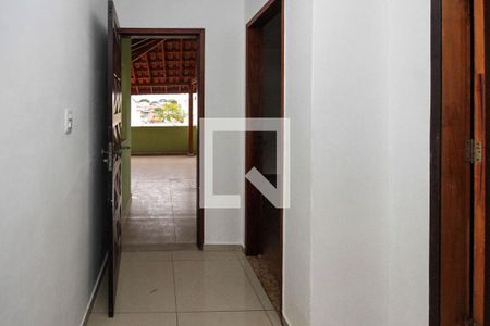 Corredor de casa à venda com 3 quartos, 200m² em Vila Santa Virginia, São Paulo