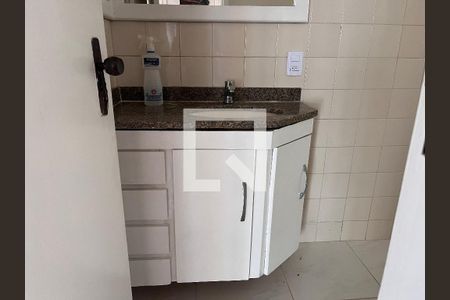 Banheiro de apartamento para alugar com 2 quartos, 55m² em Bosque da Saúde, São Paulo