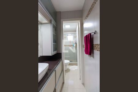Banheiro  de casa de condomínio para alugar com 3 quartos, 100m² em Humaitá, Porto Alegre