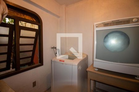 Casa à venda com 100m², 3 quartos e 2 vagas Casa à venda com 100m², 3 quartos e 2 vagasÁrea de Serviço