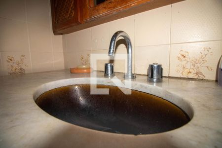 Casa à venda com 100m², 3 quartos e 2 vagas Casa à venda com 100m², 3 quartos e 2 vagasBanheiro Social