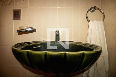 Casa à venda com 100m², 3 quartos e 2 vagas Casa à venda com 100m², 3 quartos e 2 vagasLavabo