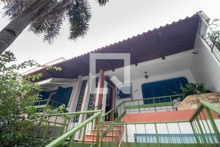 Casa à venda com 100m², 3 quartos e 2 vagas Casa à venda com 100m², 3 quartos e 2 vagasFachada