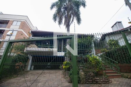 Casa à venda com 100m², 3 quartos e 2 vagas Casa à venda com 100m², 3 quartos e 2 vagasFachada