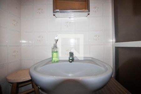 Casa à venda com 100m², 3 quartos e 2 vagas Casa à venda com 100m², 3 quartos e 2 vagasBanheiro Auxiliar