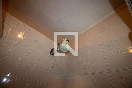 Casa à venda com 100m², 3 quartos e 2 vagas Casa à venda com 100m², 3 quartos e 2 vagasBanheiro Auxiliar