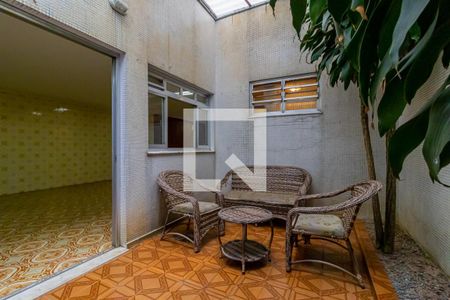 Casa à venda com 450m², 4 quartos e 8 vagas Casa à venda com 450m², 4 quartos e 8 vagasJardim de Inverno da Garagem