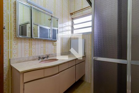 Casa à venda com 450m², 4 quartos e 8 vagas Casa à venda com 450m², 4 quartos e 8 vagasBanheiro da Suíte 2