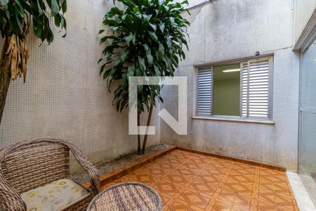 Casa à venda com 450m², 4 quartos e 8 vagas Casa à venda com 450m², 4 quartos e 8 vagasJardim de Inverno da Garagem