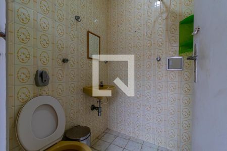 Casa à venda com 450m², 4 quartos e 8 vagas Casa à venda com 450m², 4 quartos e 8 vagasBanheiro de Serviço