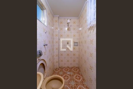 Casa à venda com 450m², 4 quartos e 8 vagas Casa à venda com 450m², 4 quartos e 8 vagasBanheiro da Garagem