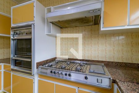 Casa à venda com 450m², 4 quartos e 8 vagas Casa à venda com 450m², 4 quartos e 8 vagasCozinha