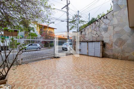 Casa à venda com 450m², 4 quartos e 8 vagas Casa à venda com 450m², 4 quartos e 8 vagasEntrada