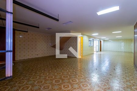 Casa à venda com 450m², 4 quartos e 8 vagas Casa à venda com 450m², 4 quartos e 8 vagasGaragem
