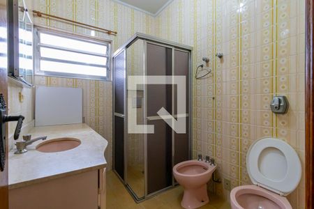 Casa à venda com 450m², 4 quartos e 8 vagas Casa à venda com 450m², 4 quartos e 8 vagasBanheiro da Suíte 2