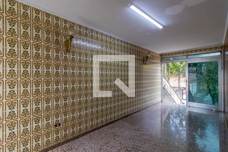 Casa à venda com 450m², 4 quartos e 8 vagas Casa à venda com 450m², 4 quartos e 8 vagasHall Social