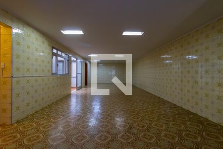 Casa à venda com 450m², 4 quartos e 8 vagas Casa à venda com 450m², 4 quartos e 8 vagasGaragem