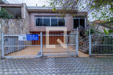 Casa à venda com 450m², 4 quartos e 8 vagas Casa à venda com 450m², 4 quartos e 8 vagasFachada