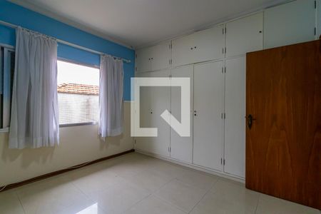 Casa à venda com 450m², 4 quartos e 8 vagas Casa à venda com 450m², 4 quartos e 8 vagasQuarto 1