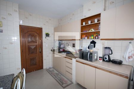 Apartamento para alugar com 95m², 2 quartos e 2 vagasCozinha