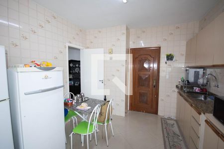 Apartamento para alugar com 95m², 2 quartos e 2 vagasCozinha