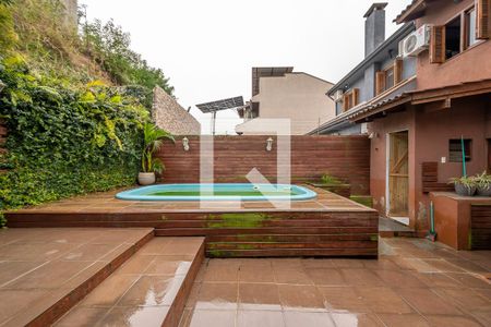 Casa à venda com 215m², 4 quartos e 3 vagas Casa à venda com 215m², 4 quartos e 3 vagasPiscina