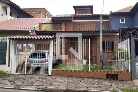 Casa à venda com 215m², 4 quartos e 3 vagas Casa à venda com 215m², 4 quartos e 3 vagasFachada