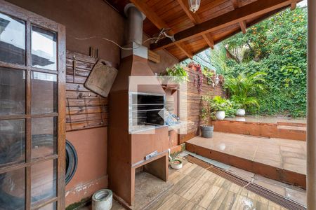 Casa à venda com 215m², 4 quartos e 3 vagas Casa à venda com 215m², 4 quartos e 3 vagasChurrasqueira