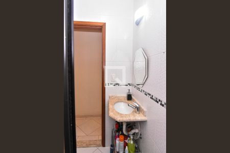 Casa à venda com 197m², 3 quartos e 2 vagasBanheiro