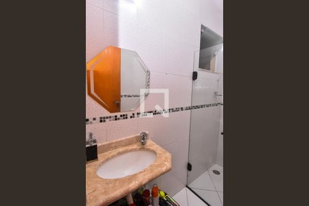 Casa à venda com 197m², 3 quartos e 2 vagasBanheiro