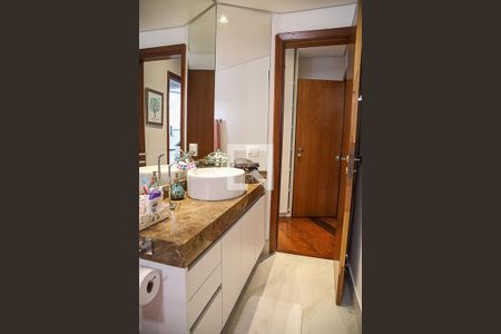 Apartamento à venda com 234m², 3 quartos e 3 vagasSuíte Banheiro 