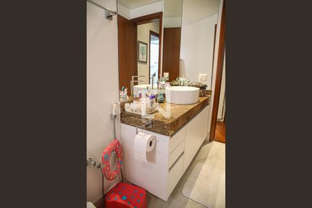 Apartamento à venda com 234m², 3 quartos e 3 vagasSuíte Banheiro 