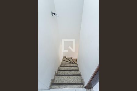 Casa para alugar com 130m², 3 quartos e 2 vagasEscada