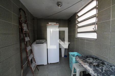 Casa de condomínio à venda com 115m², 5 quartos e 1 vaga Casa de condomínio à venda com 115m², 5 quartos e 1 vagaÁrea de Serviço