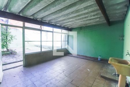 Casa à venda com 220m², 3 quartos e 2 vagasÁrea de Serviço