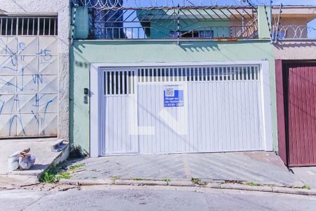 Casa à venda com 220m², 3 quartos e 2 vagasFachada