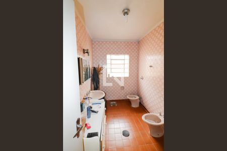 Casa de condomínio à venda com 200m², 3 quartos e 4 vagas Casa de condomínio à venda com 200m², 3 quartos e 4 vagasBanheiro