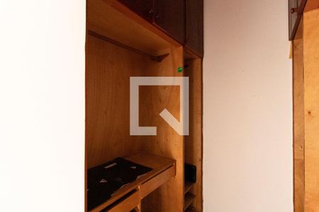 Casa à venda com 200m², 3 quartos e 2 vagasSuíte 3 - Closet