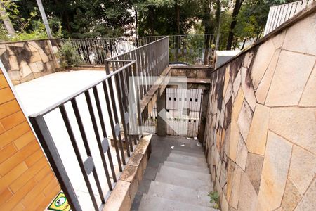 Casa à venda com 200m², 3 quartos e 2 vagasEscada Acesso