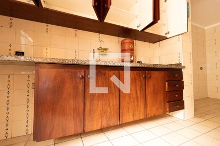 Casa à venda com 200m², 3 quartos e 2 vagasCopa / Cozinha - Armários