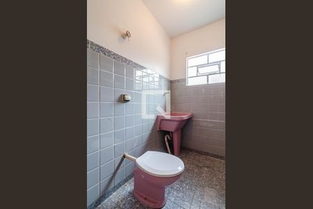 Casa à venda com 126m², 2 quartos e 8 vagas Casa à venda com 126m², 2 quartos e 8 vagasBanheiro edícula