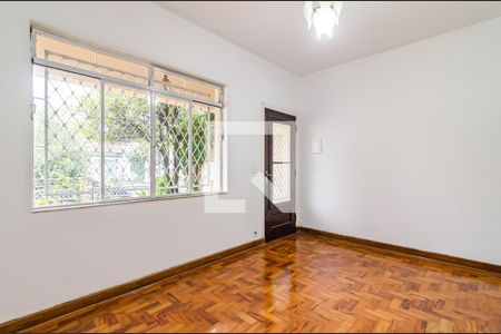 Casa à venda com 126m², 2 quartos e 8 vagas Casa à venda com 126m², 2 quartos e 8 vagasSala