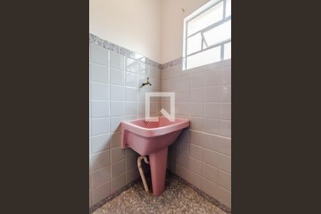 Casa à venda com 126m², 2 quartos e 8 vagas Casa à venda com 126m², 2 quartos e 8 vagasBanheiro edícula