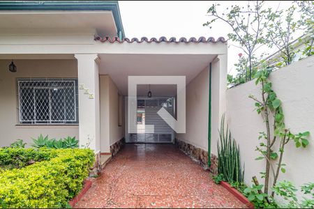 Casa à venda com 126m², 2 quartos e 8 vagas Casa à venda com 126m², 2 quartos e 8 vagasEntrada